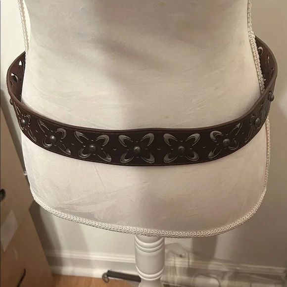 Brown Leather Western Belt with Rhinestone Floral Buckle – Boho Cowgirl Style - Picture 5 of 12